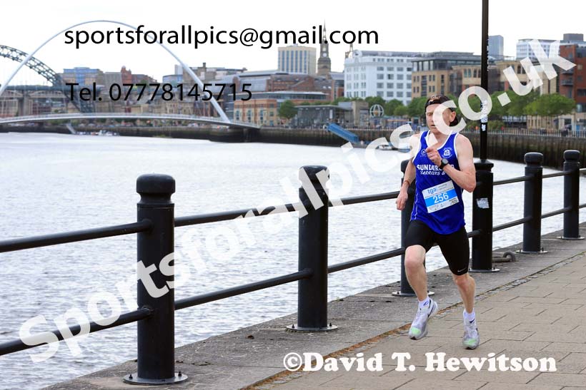 Bridges of the Tyne 5 Mile Road Race, Newcastle Quayside.  Photo: David T. Hewitson/Sports for All Pics